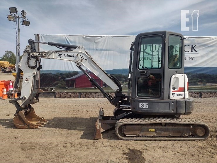 2012-bobcat-e35-image-1