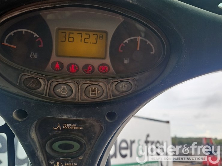 2013-bobcat-t590-image-31