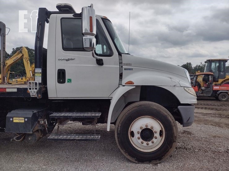 2011-international-durastar-4400-image-24