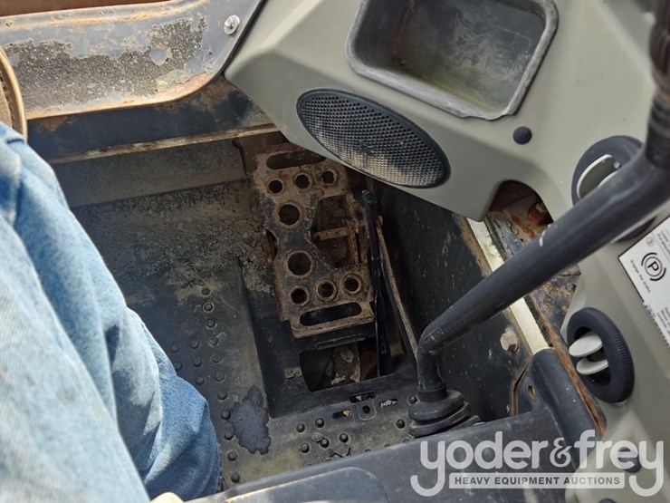 2013-bobcat-t590-image-25