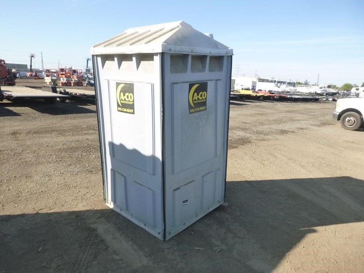 portable-restroom-image-4