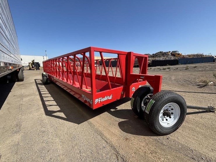 industrias-america-82r-towable-feeder-wagon-image-2