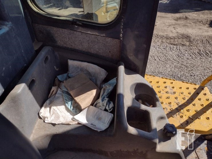 2012-deere-744k-image-13