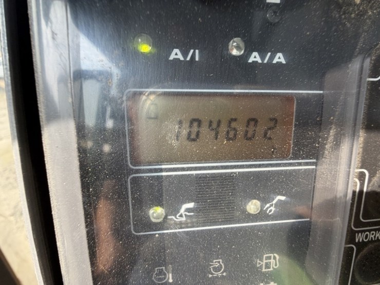 2011-deere-2454d-image-63