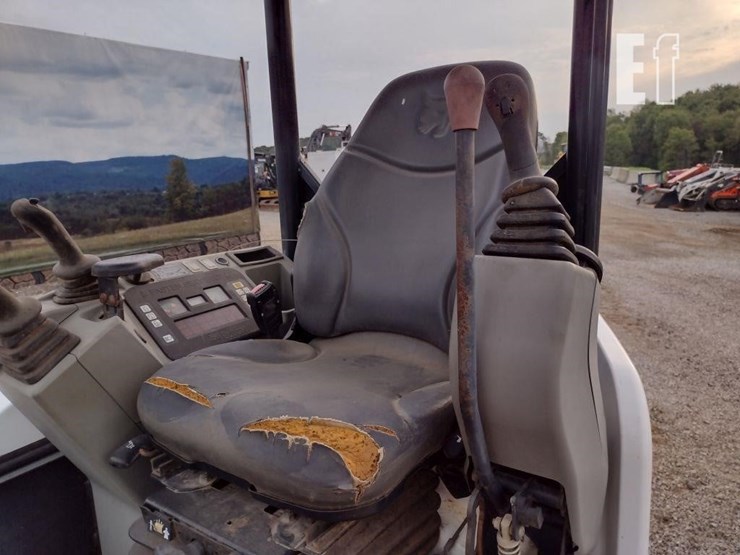 2010-bobcat-e35-image-10