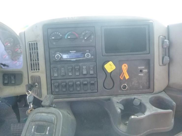 2003-international-workstar-7300-image-11
