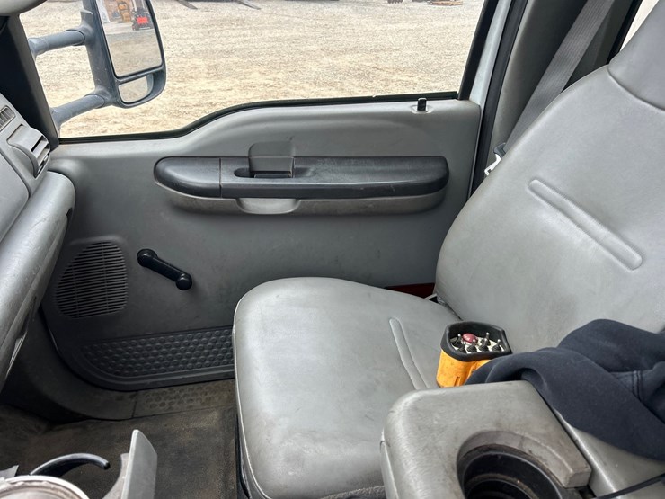 2006-ford-f550-image-55