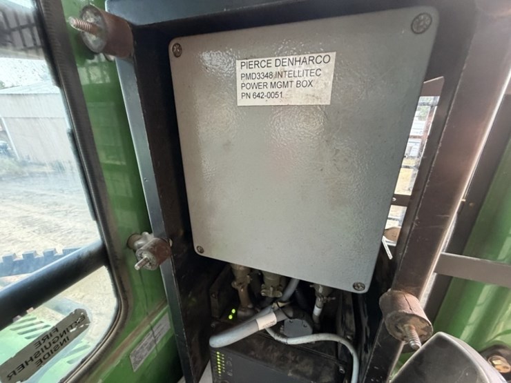 2011-deere-2454d-image-57