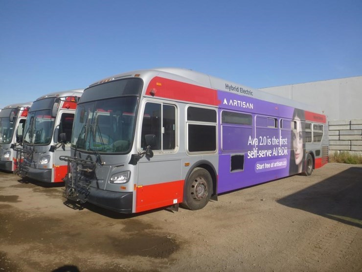 2013-new-flyer-xcelsior-passenger-bus-image-1