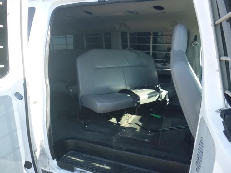 2012-ford-econoline-350-image-7