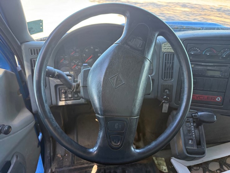 2002-international-durastar-4300-image-44
