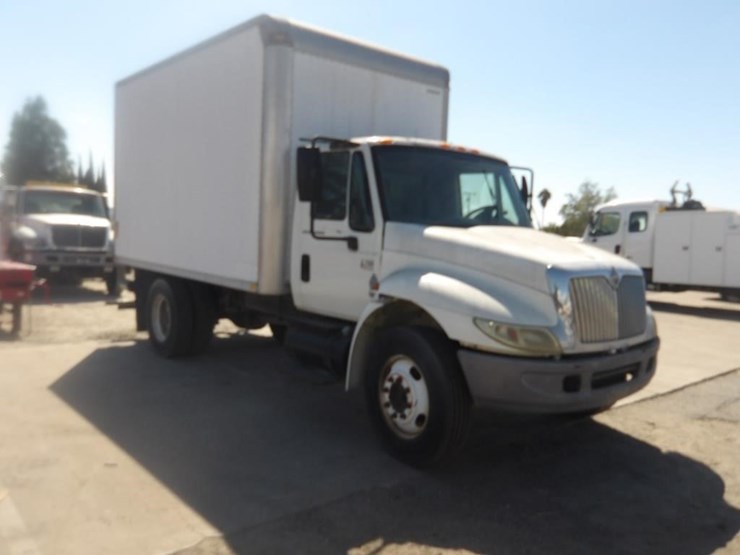 2004-international-durastar-4200-image-2
