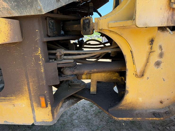 caterpillar-928g-image-21