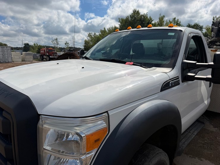 2015-ford-f550-image-10