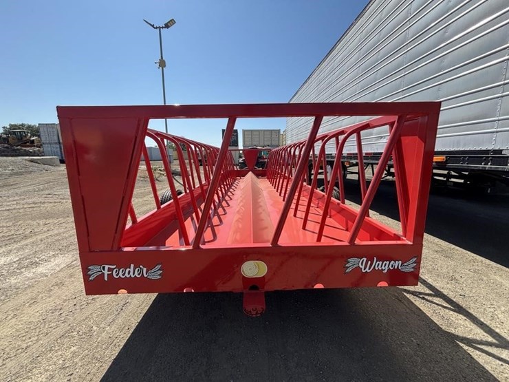industrias-america-82r-towable-feeder-wagon-image-10