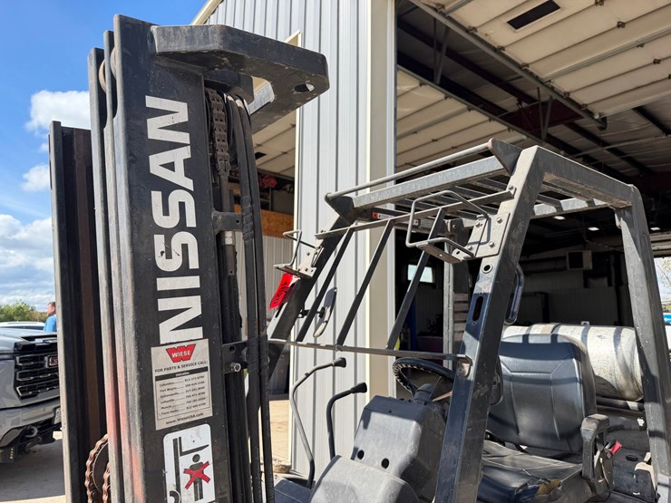 #1620-•-nissan-40-lpg-image-11