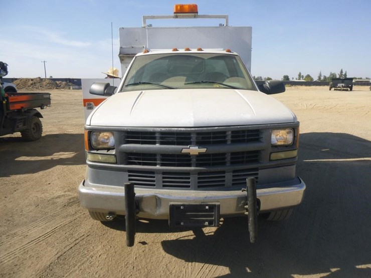 2002-chevrolet-3500hd-image-24