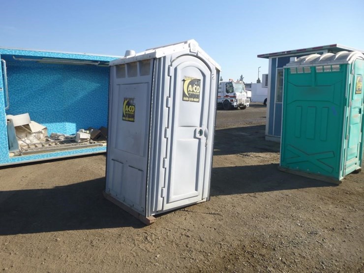 portable-restroom-image-2
