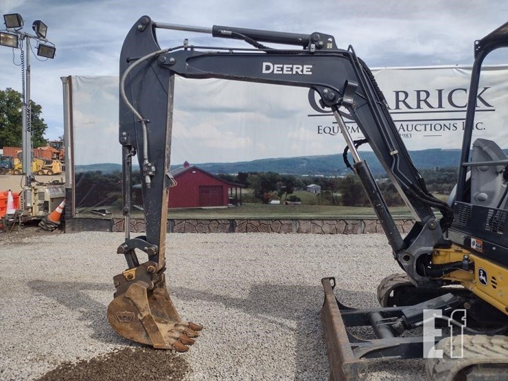 2021-deere-35g-image-21
