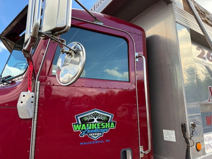 2008-peterbilt-335-image-12