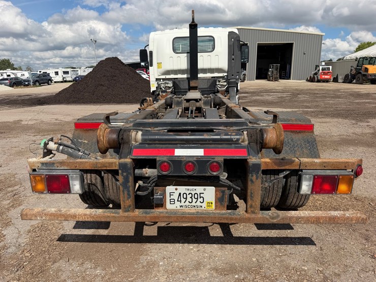 #1617-•-2020-chevrolet-5500xd-roll-off-truck-image-4