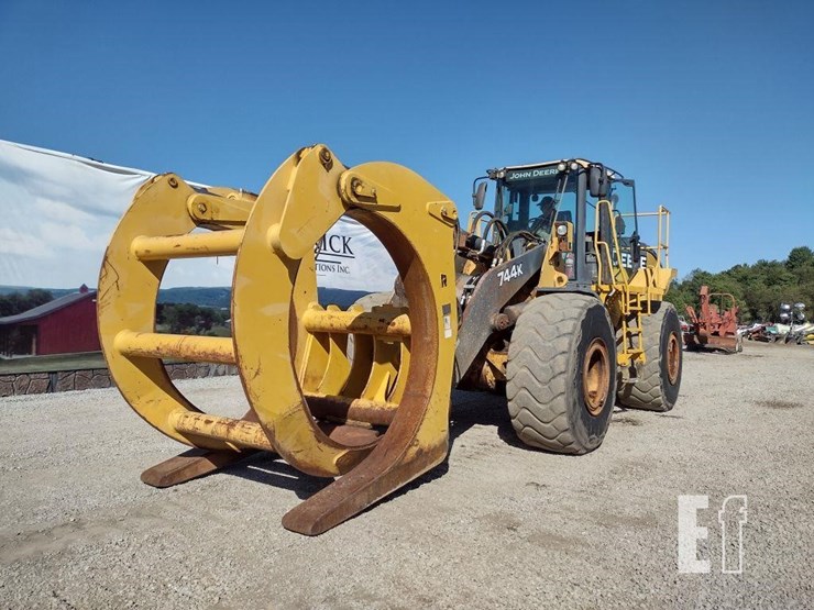 2012-deere-744k-image-51