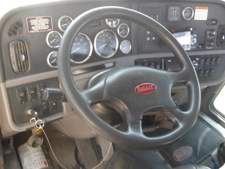 2015-peterbilt-365-image-22