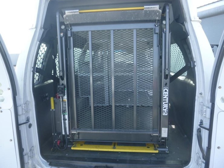 2012-ford-econoline-350-image-8