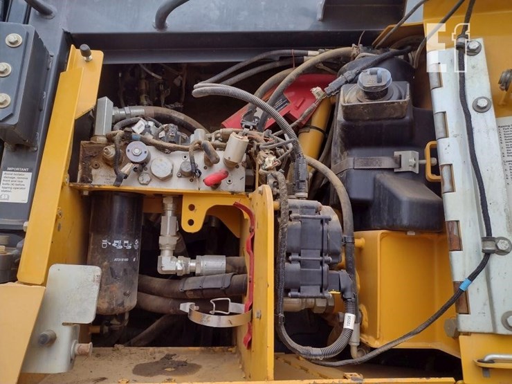 2016-deere-850k-image-23