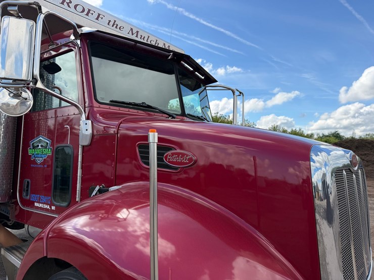 2008-peterbilt-335-image-22