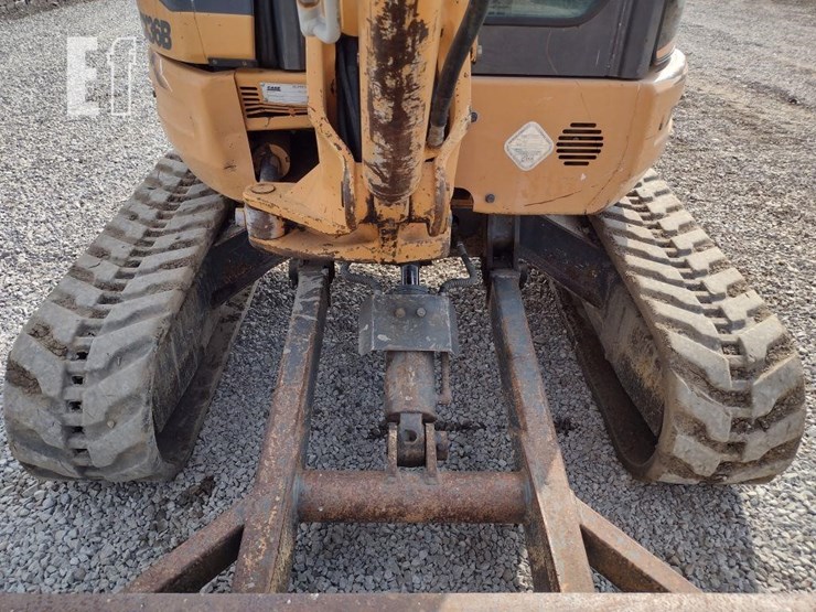 2011-case-cx36b-image-19