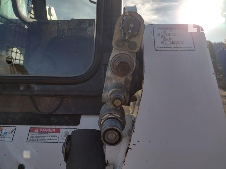 2009-bobcat-s250-image-21