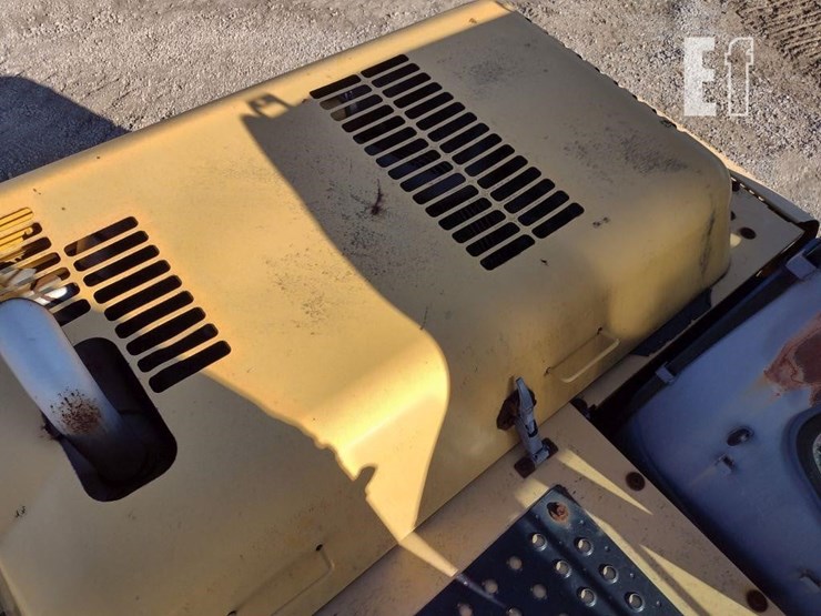 2005-deere-120c-image-31