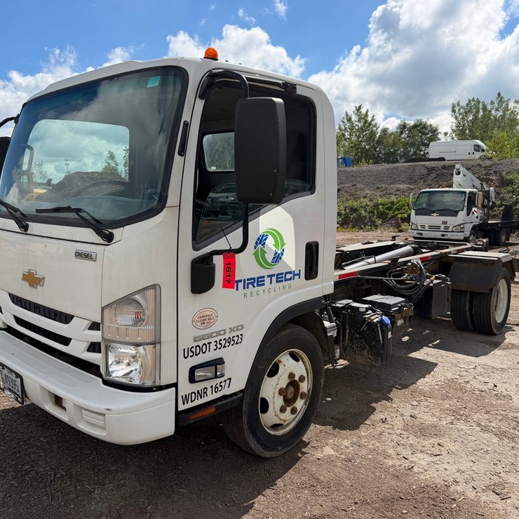 #1617 • 2020 Chevrolet 5500XD Roll-Off Truck