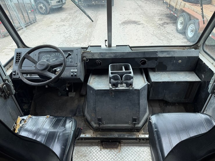 #4048-•-2000-workhorse-ft-1260-van-image-32