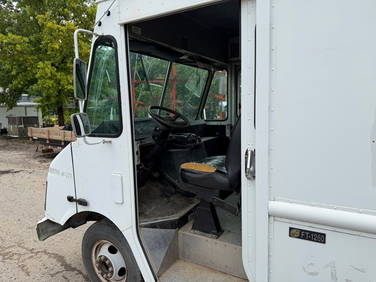 #4048-•-2000-workhorse-ft-1260-van-image-14