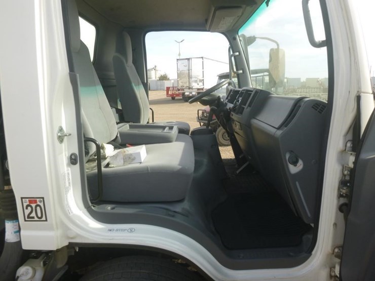 2017-chevrolet-5500-beverage-truck-image-10