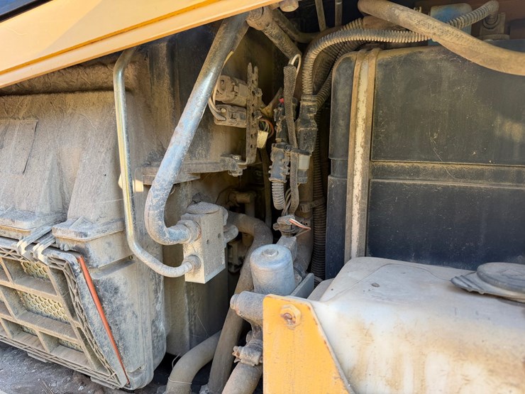 caterpillar-d5k2-lgp-image-34
