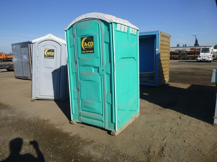 portable-restroom-image-1