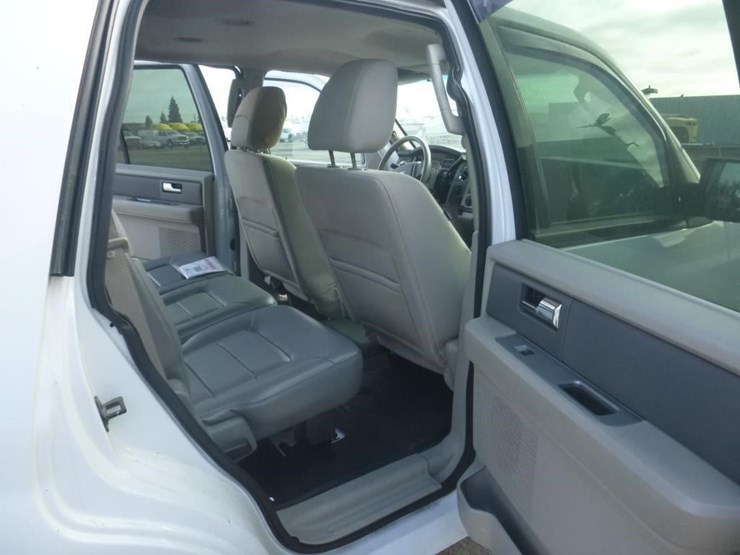 2011-ford-expedition-image-8
