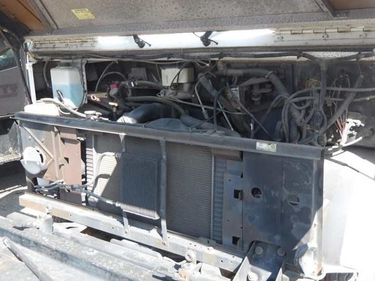 2002-workhorse-p42-image-7
