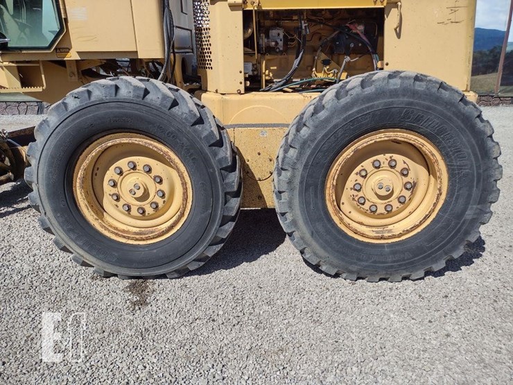 1993-deere-570b-image-18