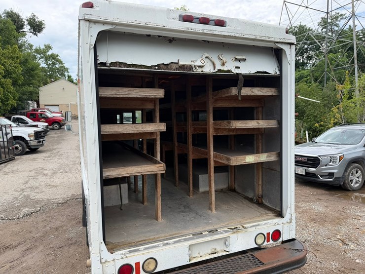 #4048-•-2000-workhorse-ft-1260-van-image-11