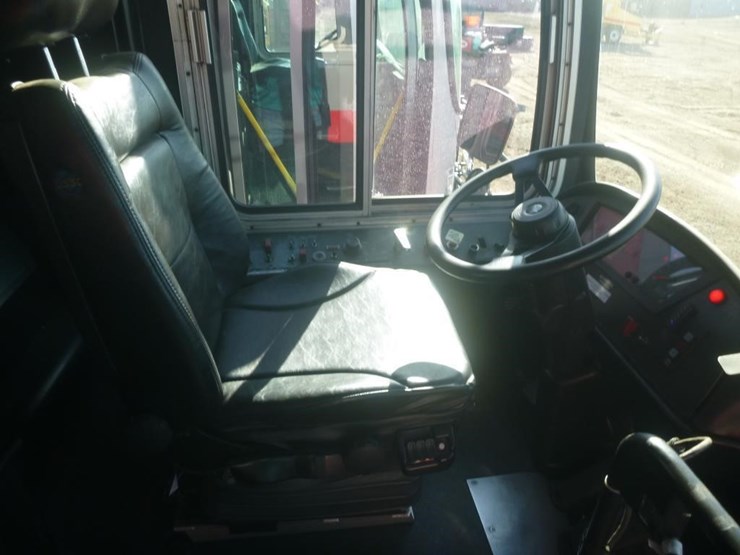 2013-new-flyer-xcelsior-passenger-bus-image-12