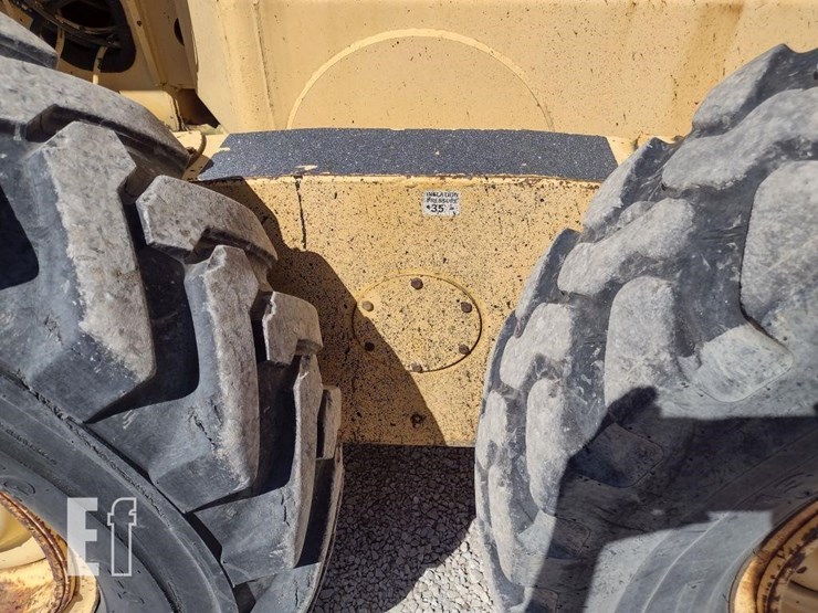 1993-deere-570b-image-19