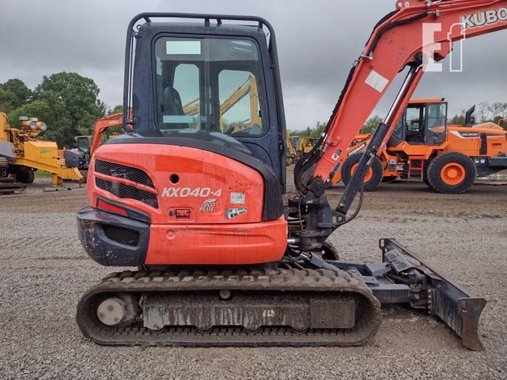 2016-kubota-kx040-4-image-26