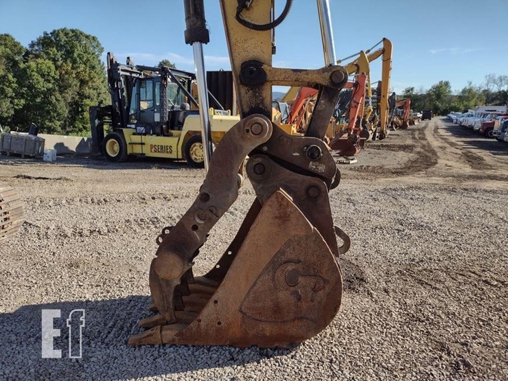 2005-deere-120c-image-38