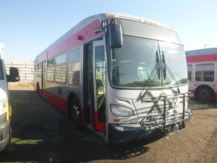 2013-new-flyer-xcelsior-passenger-bus-image-2