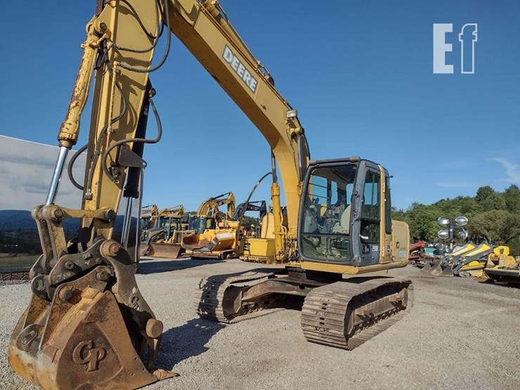 2005-deere-120c-image-44