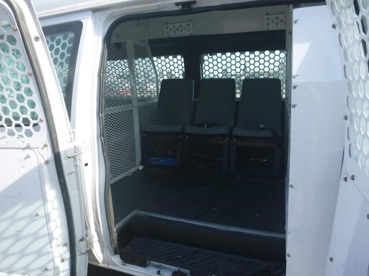 2012-ford-econoline-350-image-7